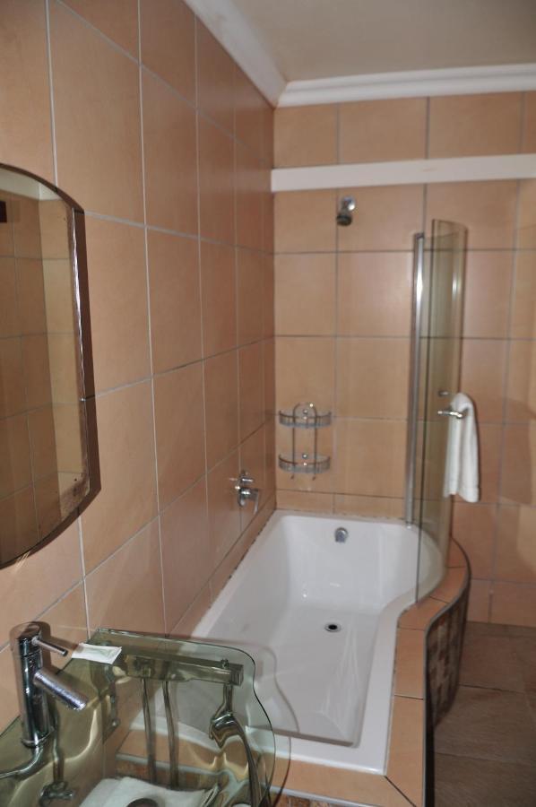 Mi Casa Guest House Uitenhage Экстерьер фото