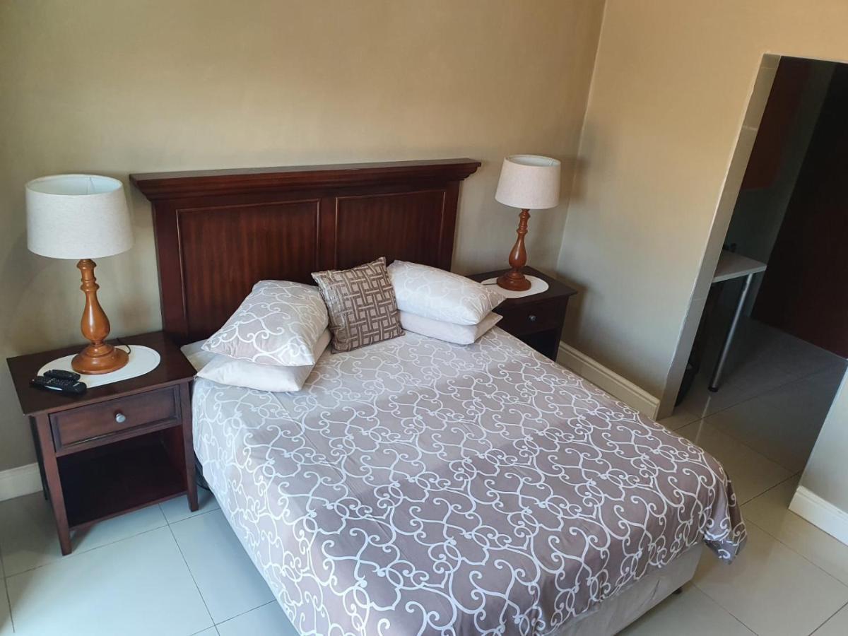 Mi Casa Guest House Uitenhage Экстерьер фото