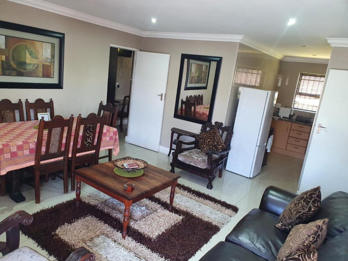 Mi Casa Guest House Uitenhage Экстерьер фото